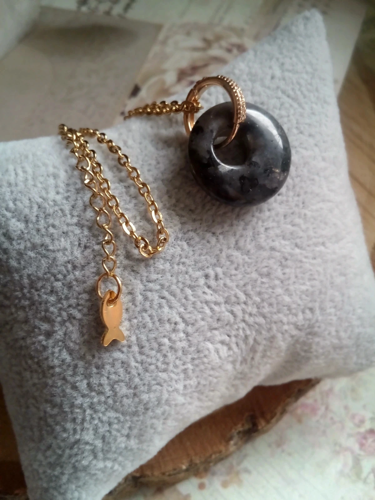 Collier avec pendentif en labradorite – photo 3